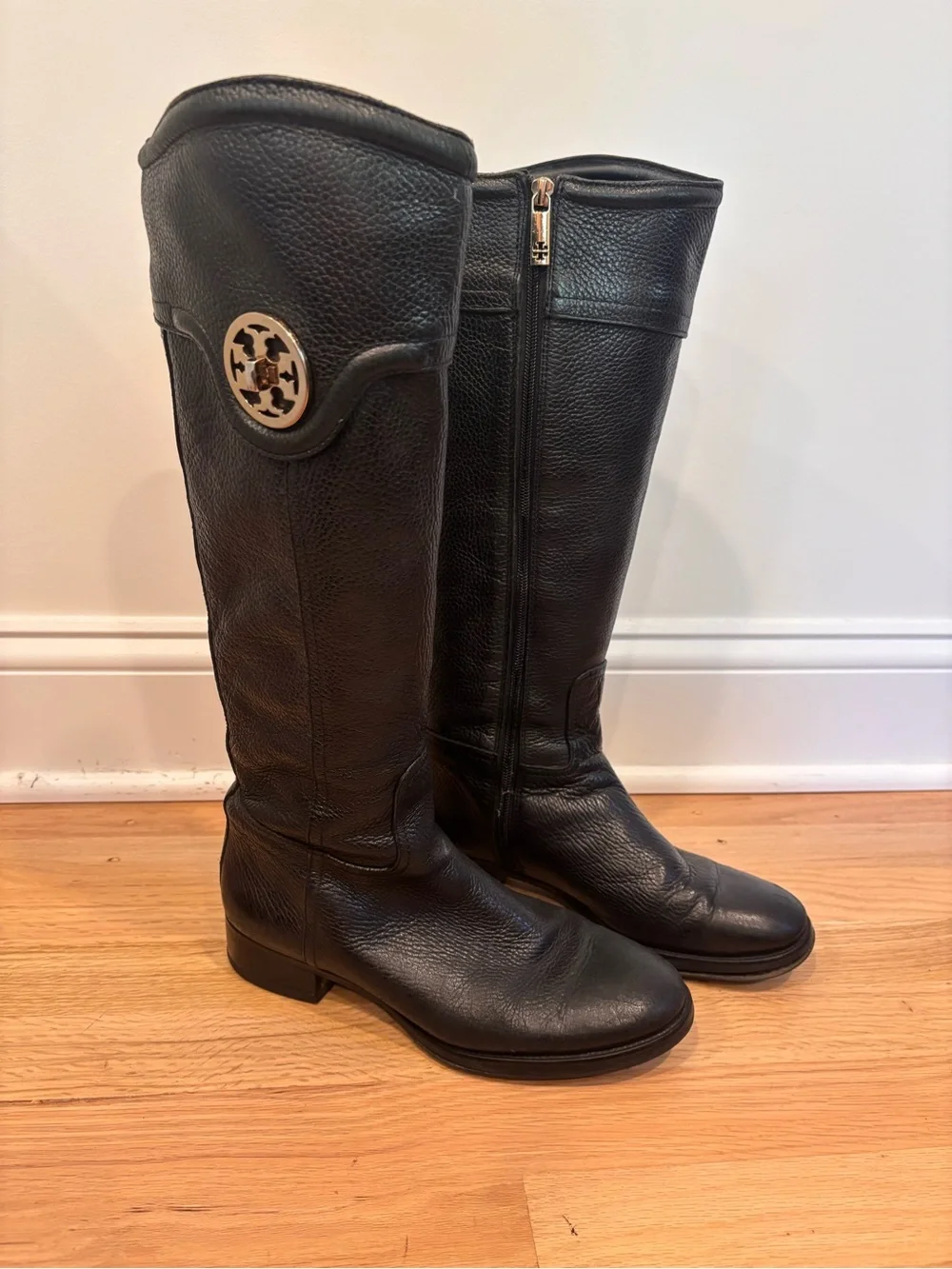 Tory Burch Selma riding boots in black pebbled leather size 8